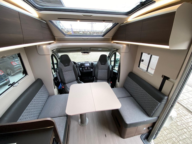 Adria Coral Supreme 670 DC QUEENSBED E&P LEVELSYSTEEM foto: 10
