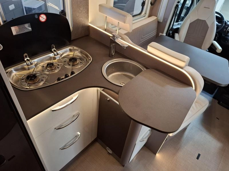 Bürstner Ixeo T 690 G Enkele Bedden 2x Airco  foto: 16