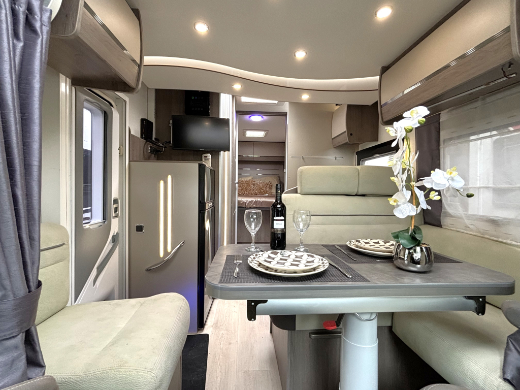 Chausson Titanium 758 EB AUTOMAAT QUEENSBED + HEFBED 170PK! foto: 18