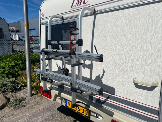 LMC 450 | Porte-v&eacute;los | Mover semi-automatique | Dinette | Auvent | Chauffage photo : 23