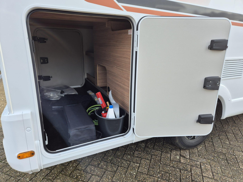 Weinsberg CaraCompact Pepper 600 MEG Combi 6E, panel solar, CE228 foto: 9