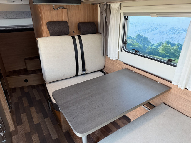 Weinsberg CARAHOME 700 DG / Stockage gratuit photo : 9