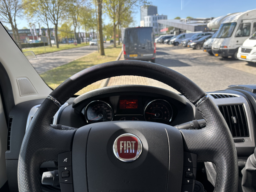 Sunlight Adventure T68 9-TR AUTOMATIK EINZELBETTEN + HUBBETT Foto: 14