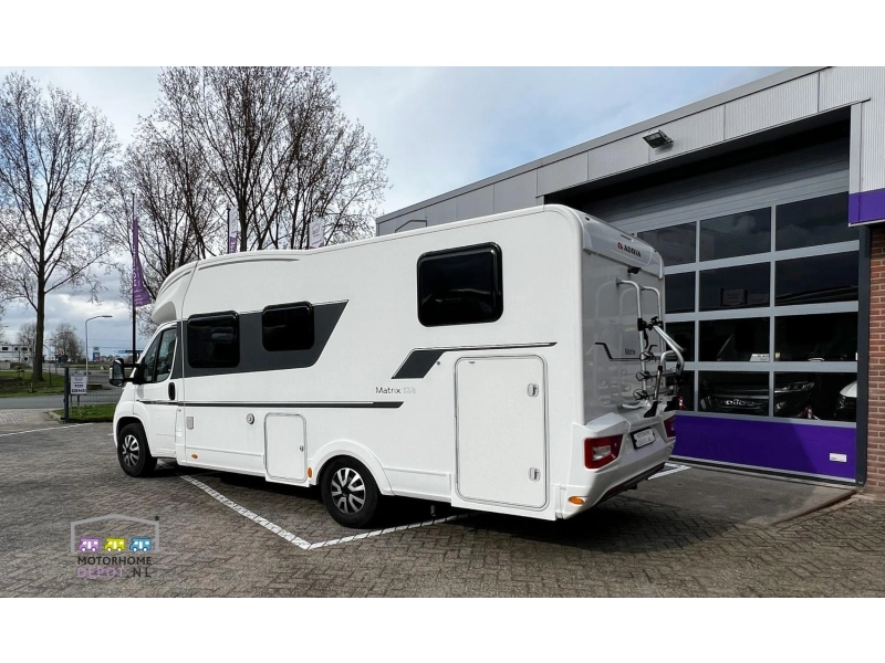 Adria Matrix M 670 SL Cama longitudinal y abatible foto: 3