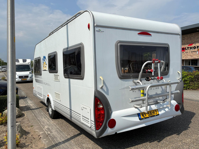 Knaus Azur NL-Premium line | Caravanmover | Fietsenrek | | Douche | 3-Pits gasfornuis | Koelkast + vriesvak foto: 6