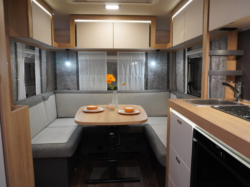 Knaus Sport 450 FU ROUND SEATING FRENCH BED!! photo: 12