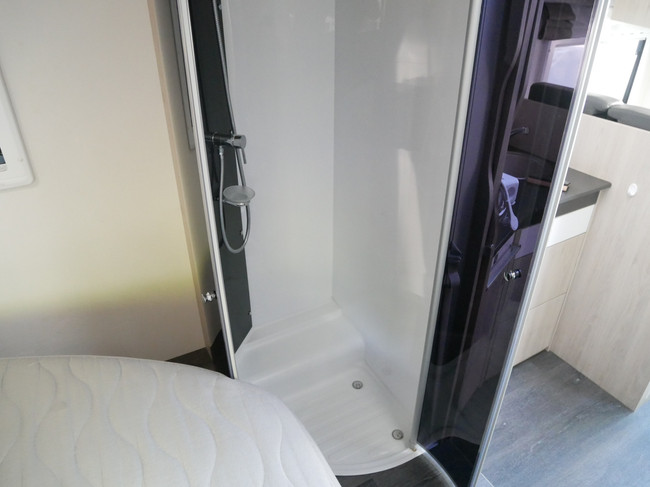 Chausson 718 XLB Special Edition, Cama Queen, Cama abatible!! foto: 13