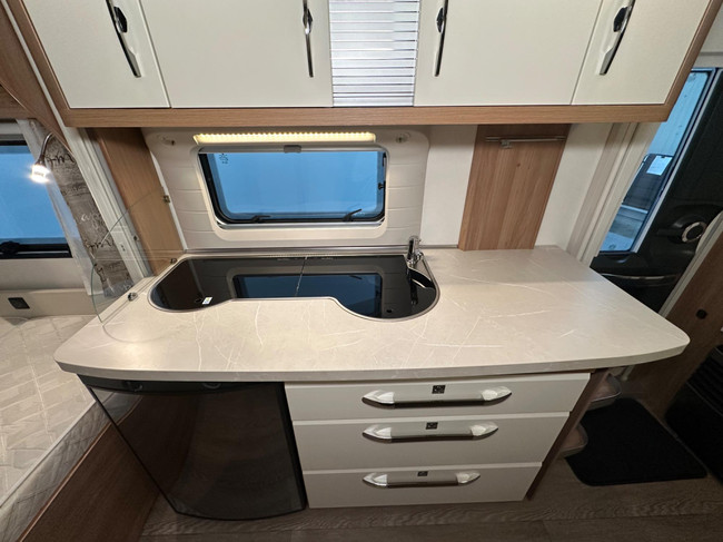 Hobby De Luxe 440 SF photo: 14