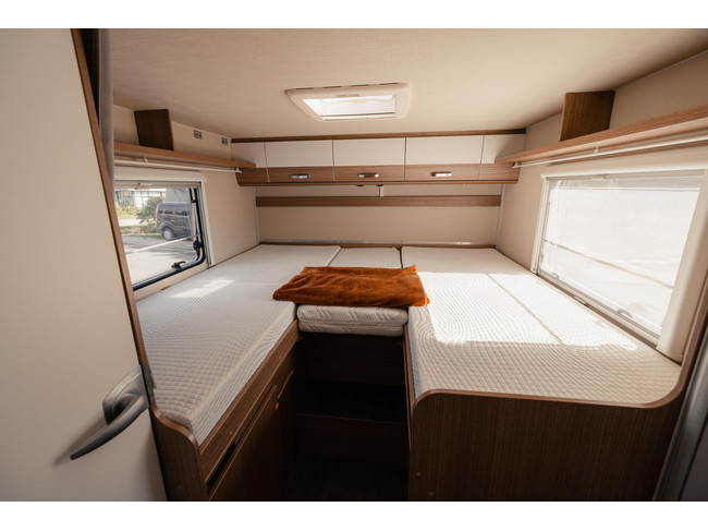 Carado T447 met hefbed foto: 19