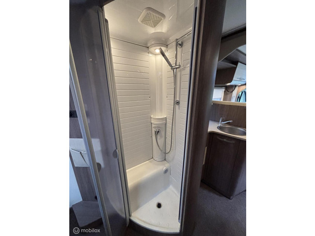 Bürstner Ixeo Time it 734 Fiat 2.3 131pk Euro 5 | Queensbed | Elektr.Hefbed | Aparte douche/ wc | Garage | Camera | Trekhaak | 91dkm | TO foto: 12