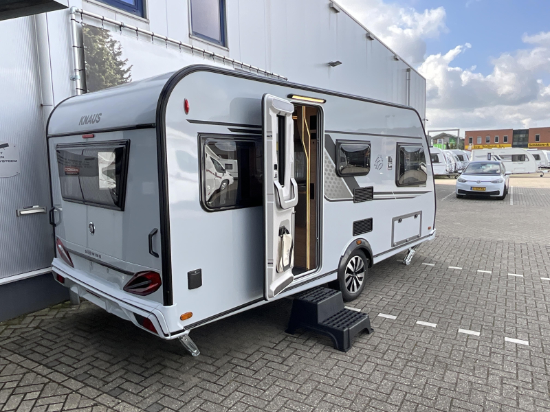 Knaus Sudwind Black Selection 460 EU ENKELE BEDDEN-VLOERVERW 