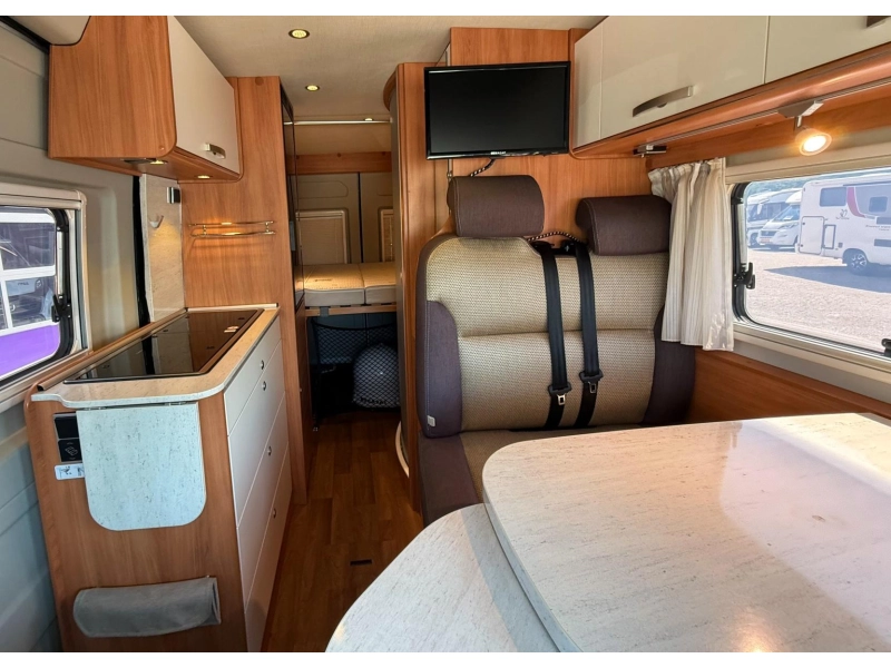 Hymer Grand Canyon CL 4 slaapplaatsen  foto: 7