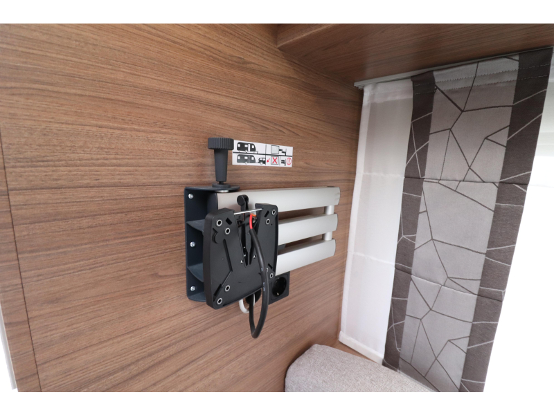 Knaus Sport E-Power Selection 420 QD Mover / Awning / Air conditioning photo: 16