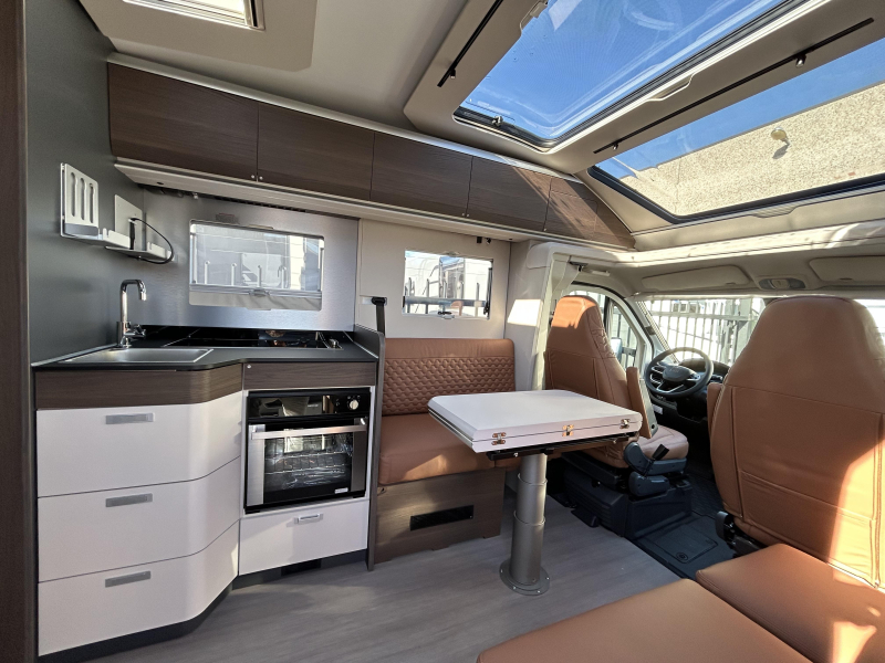 Adria Coral Supreme 670 DL 180PS Automatik Foto: 5
