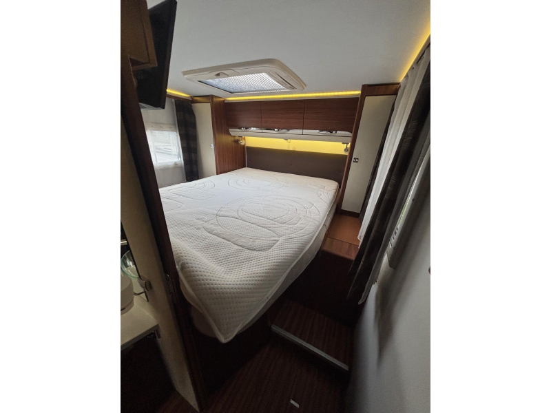 Adria Matrix M 670 SBC vol opties, queensbed  foto: 2