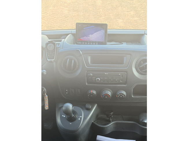 Renault Master autocaravana autom&aacute;tica, interior de lujo, cama transversal, aire acondicionado, control de crucero, c&aacute;mara, navegador, toldo, panel solar, maxxfan, enganche de remolque foto: 10