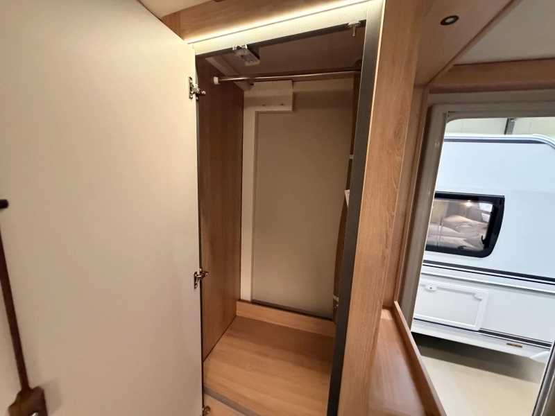 Knaus Sport 450 FU 1800 KG + Cama francesa foto: 15