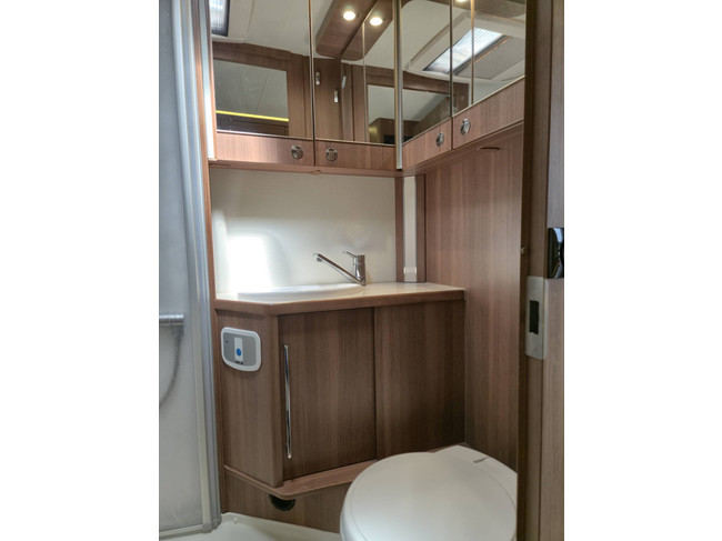 LMC T662 LMC T 662 Cruiser Comfort 160 HP CERAMIC COATING SINGLE BEDS TV SOLAR PANEL TOW BAR SWIVEL SEATS photo: 19