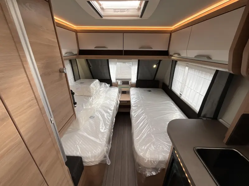 Knaus Sudwind Black Selection 500 EU ENKELE BEDDEN-VLOERVERW  foto: 10