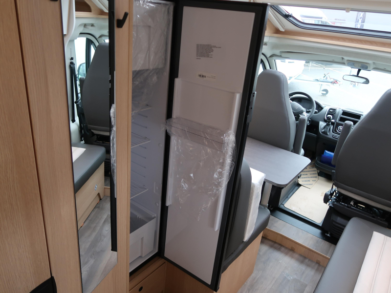 Sunlight V67S Adventure HOGE KOELKAST/ 2X1 BED!!  foto: 6