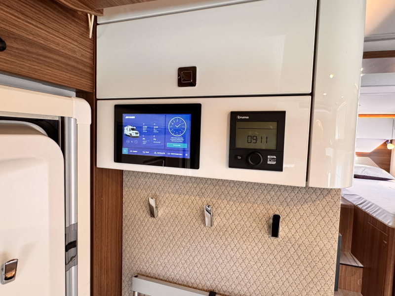 Hymer B-MC T 680 single beds pull-down bed photo: 20