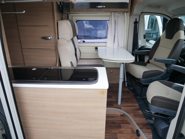 Karmann Davis 620, 6.40 Meter Buscamper, Lengtebedden foto: 7