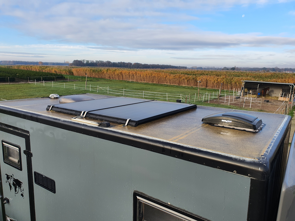 Iveco  2.3 TD Expeditie Camper off-grid met zonnepanelen. foto: 3