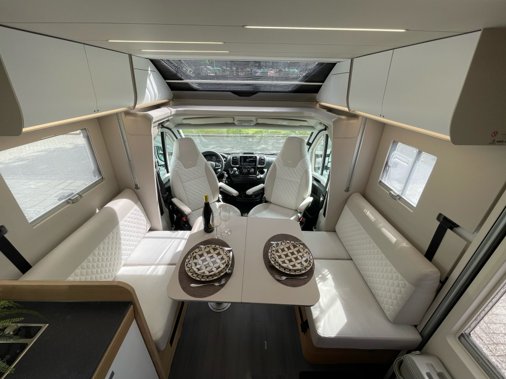 Adria MATRIX PLUS 670 DC QUEENSBED+HEFBED 2025! foto: 1