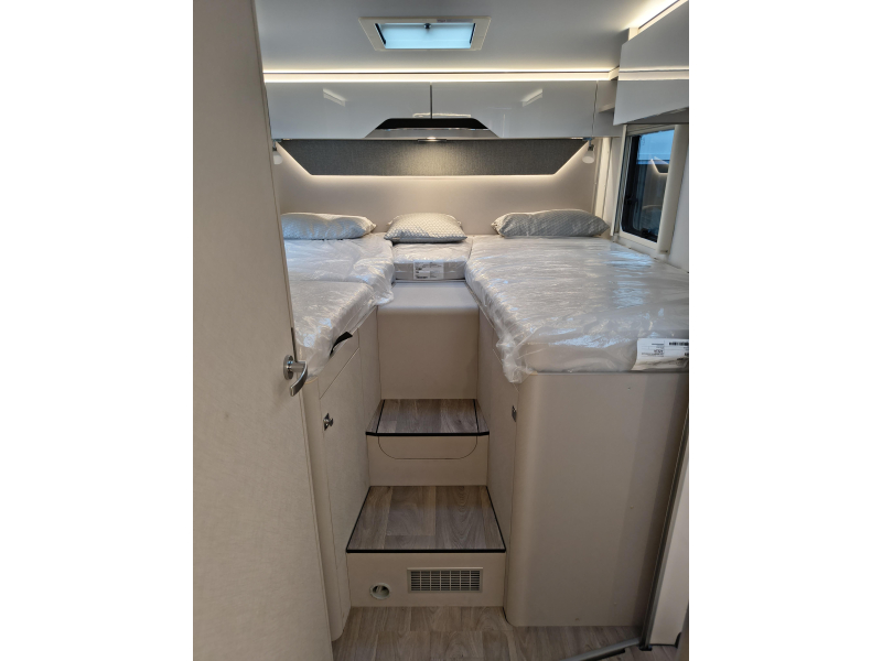 Hymer Tramp S 680 -- 5 gordels --  foto: 12