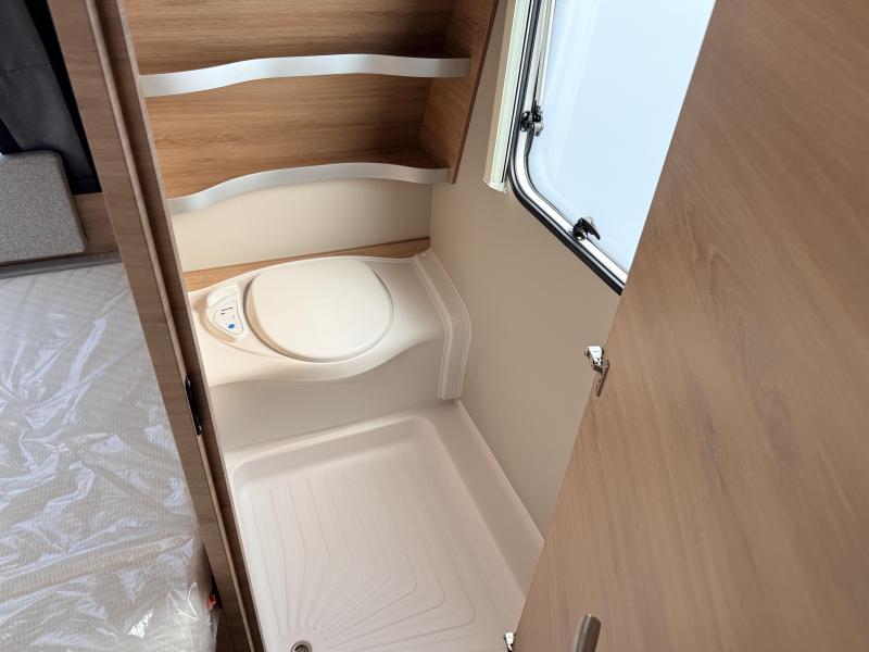 Knaus Sudwind Black Selection 450 FU Foto: 8