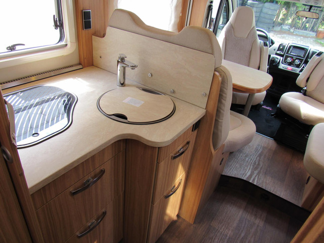 Hymer T598 Semi integraal Queensbed Hefbed bj2018 foto: 7