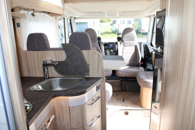 Hymer Exsis I 678 Fiat AUTOMAAT 160 pk enkele bedden Smal en lichtgewicht (54  foto: 38