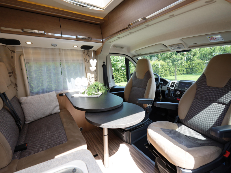 Malibu Van Charming 600 DB automatic | tow bar photo: 4