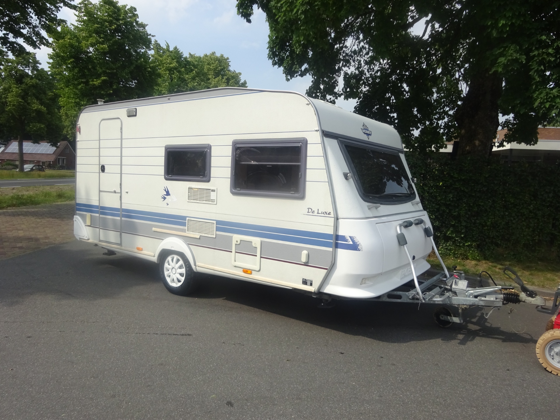 Hobby De luxe 440SF Met Brede Keuken +Vast Bed en Treinzit