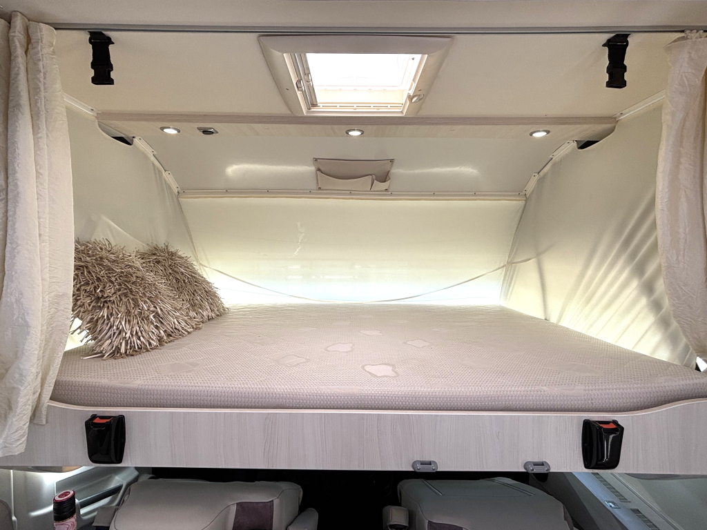 Challenger Sirius 3087 GA ENKELE BEDDEN + HEFBED EURO 6 foto: 4