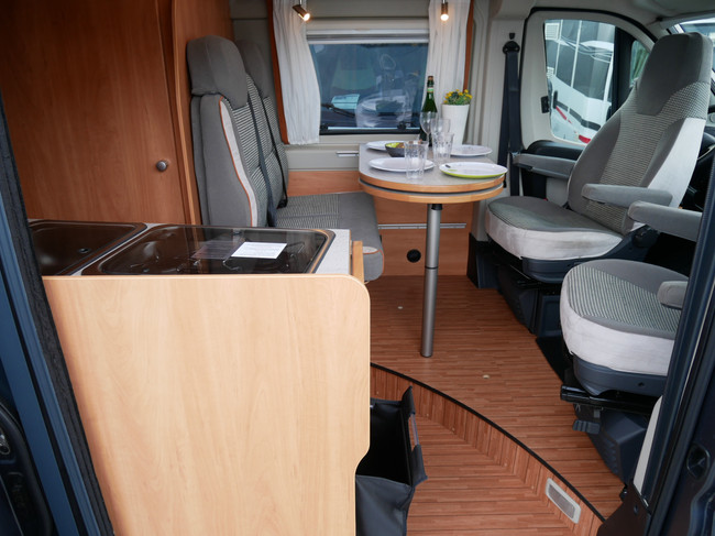 Pössl 2Win Plus, 6 Meter Buscamper, Groot Dwarsbed!!! foto: 6