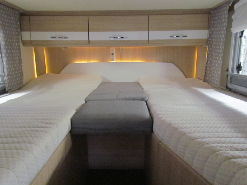 B&uuml;rstner Nexxo T 728 G Camas longitudinales, Tercera cama foto: 2