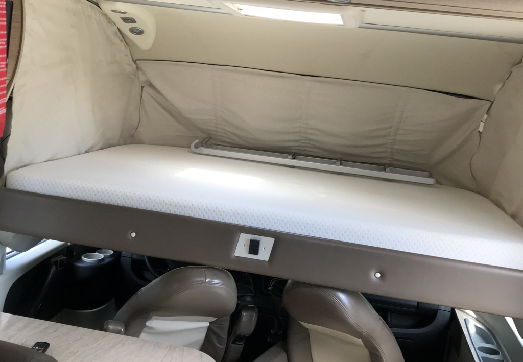 Bürstner Viseo i 690 # level systeem # Enkele bedden & Hefbed # foto: 13