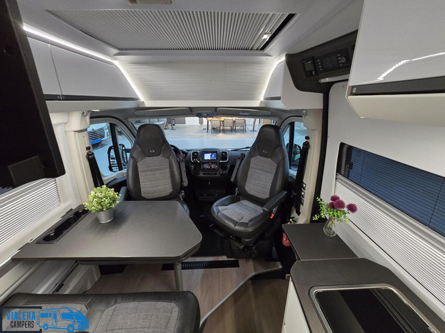 Adria Twin Supreme 640 SLB *Automaat 180pk* Lengtebedden foto: 13