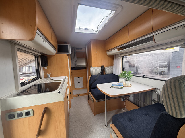 Hymer C 644 Alkoven Querbett+Hochbett Vollausstattung in sehr gutem Zustand Klimaanlage Markise TV elektr. Satellitensch&uuml;ssel 2x Solarpaneele gro&szlig;e Garage Wechselrichter Anh&auml;ngerkupplung Foto: 9
