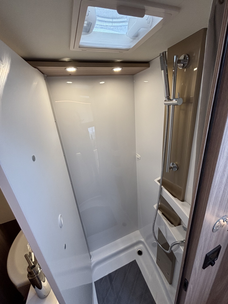 B&uuml;rstner Lyseo Harmony 690 CAMAS INDIVIDUALES+CAMA ABATIBLE MERCEDES foto: 11