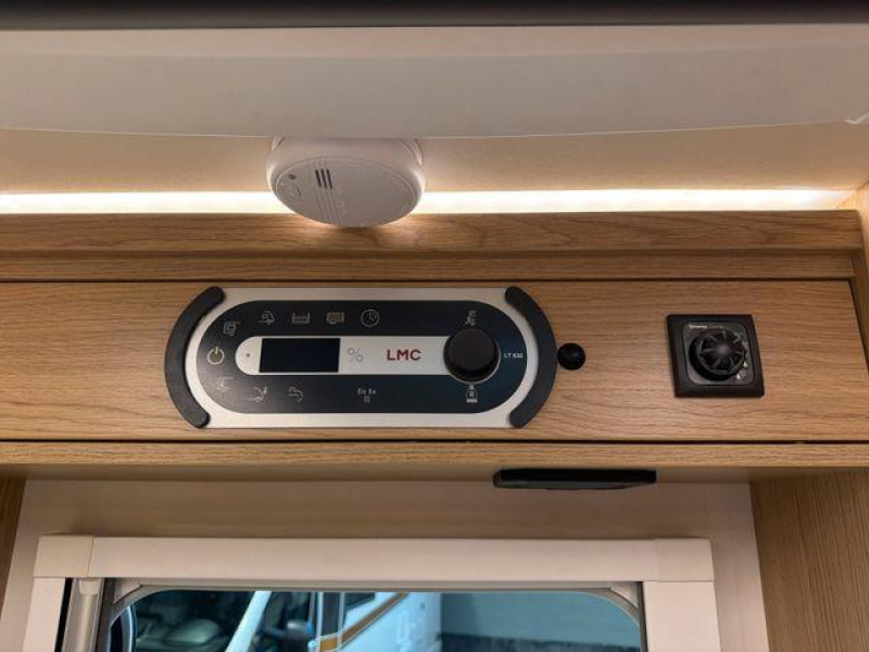 LMC Cruiser V 646 G 70jr Jubileum-Autom-NAVI  foto: 17