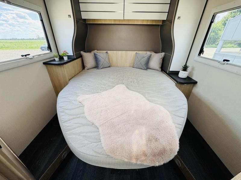 Chausson Titanium VIP 788 Automaat Queensbed Hefbed  foto: 2