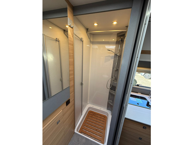 Dethleffs Just T6762 Automaat 9G Hefbed! Ruimtewonder! foto: 21