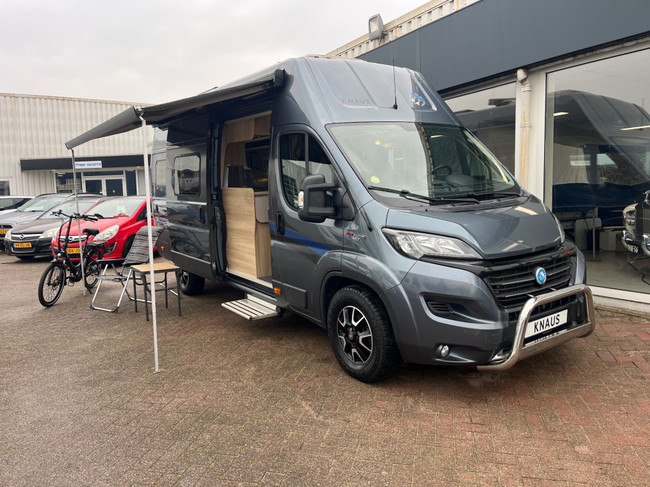 Knaus Boxstar Freeway 640 Automaat Off-Grid Lengtebedden foto: 4