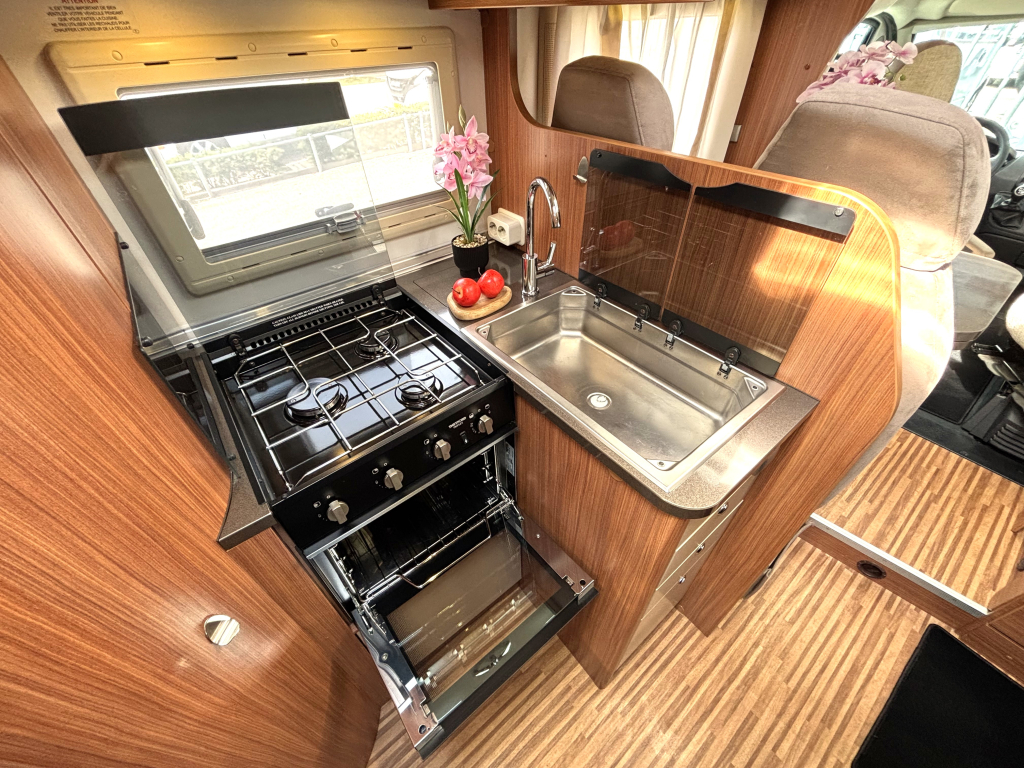 Adria Coral 690 SC QUEENSBED EURO 5 ALKO LUCHTVERING  foto: 7