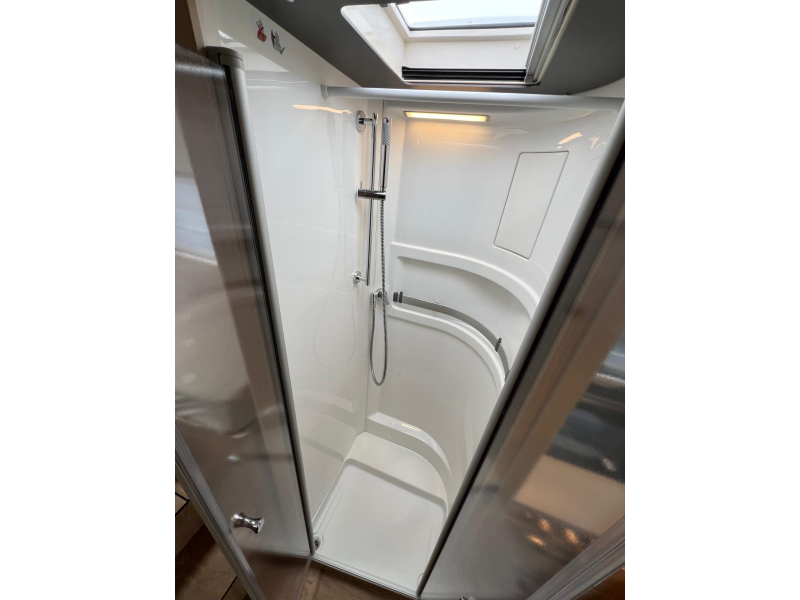 Hymer B-MC T 680 E&P nivel, aire acondicionado, Completamente equipado foto: 19