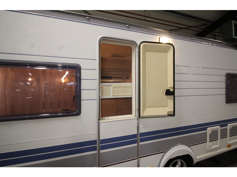 Hobby Excellent 495 UB Mover, toldo Thule, bater&iacute;a foto: 19