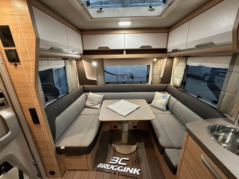 Knaus Sudwind 60 Years 450 FU FRANZ&Ouml;SISCHES BETT UND RUNDSITZ Foto: 2