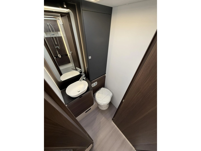 Adria Matrix Supreme 670 DL Automaat - 180PK - 44H  foto: 22